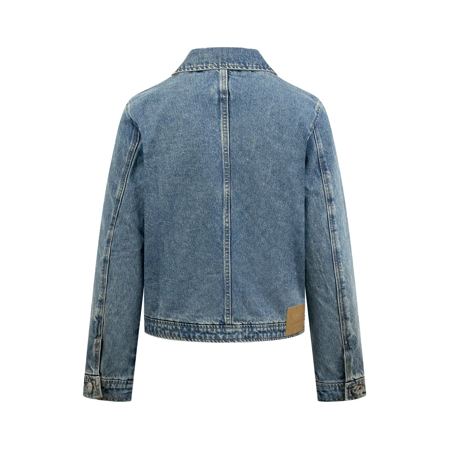 AP 265 Ami Paris embroidered denim jacket. Customized French mist washed denim. Stiff and stylish. Comfortable and soft. Made of distressed matte blue. The color is clear and elegant. Comes with soft light filter. Gold Brown love logo embroidery on the chest pocket looks like a gilt luxury seal. Low-key brand recognition. Vertical pockets on both sides hide practical ingenuity. Hem and cuffs are neatly trimmed with top-stitched edges. Retro workwear style is natural. The low-key decoration of the Cowhide Leather card on the back reveals French craftsmanship in the details. French relaxation and street elegance coexist and blend, creating a calm and graceful elegant family style. Process 1: Using imported machine embroidery technology. Using advanced computer control systems and precision mechanical components to achieve Ami love embroidery work with high precision and smooth and delicate lines. Process 2: Stone grinding, light fermentation, peeling, bleaching and softening. The mutual friction between pumice and clothing causes wear and fading effects on the surface of the denim. The combination of pulling and bleaching allows the clothing to produce a certain texture and stretching effect while bleaching. Process 3: Fried snowballs. Fried salt. Specially prepared corresponding solution. Add a certain amount of dye. Soak the denim material in it to absorb the solvent. Then scrub and dry to further fade and oxidize. Accessories: Customized 1:1 Ami zipper. Customized 1:1 Ami I-shaped buckle. Customized 1:1 Ami. Cowhide Leather playing cards customized 1:1 Ami trademark version: loose version Size: S M L XL Style number: BB 877